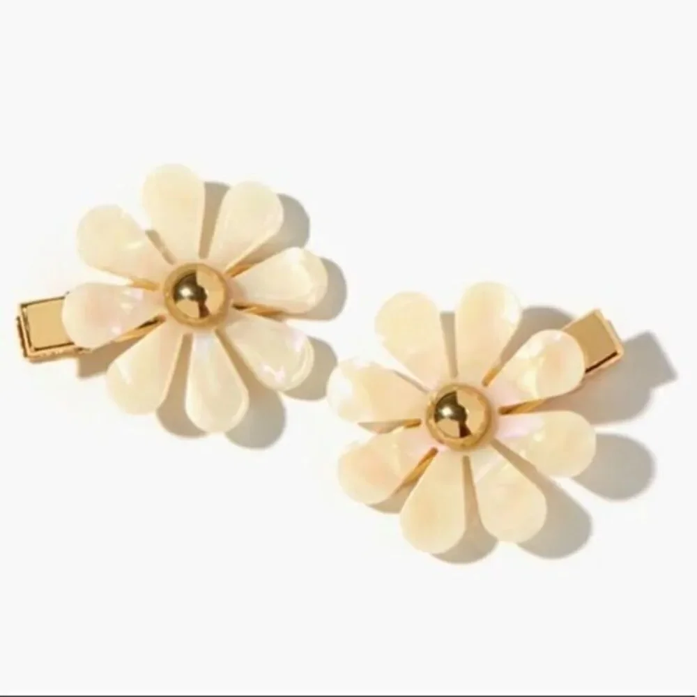 Each Jewels Daisy Flower Barrette Set